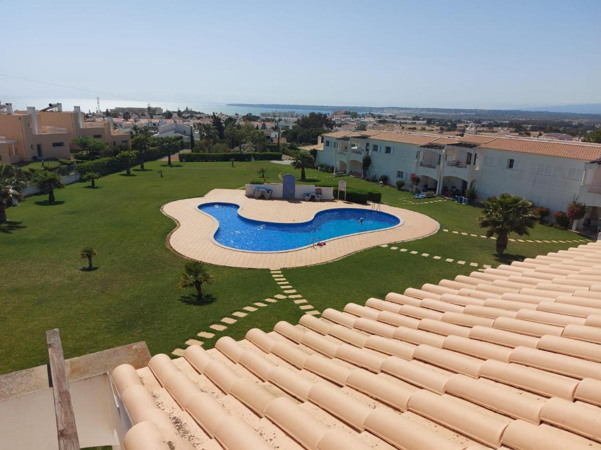 Apartamento No Condominio Baia Village Com Piscina 阿尔布费拉 外观 照片