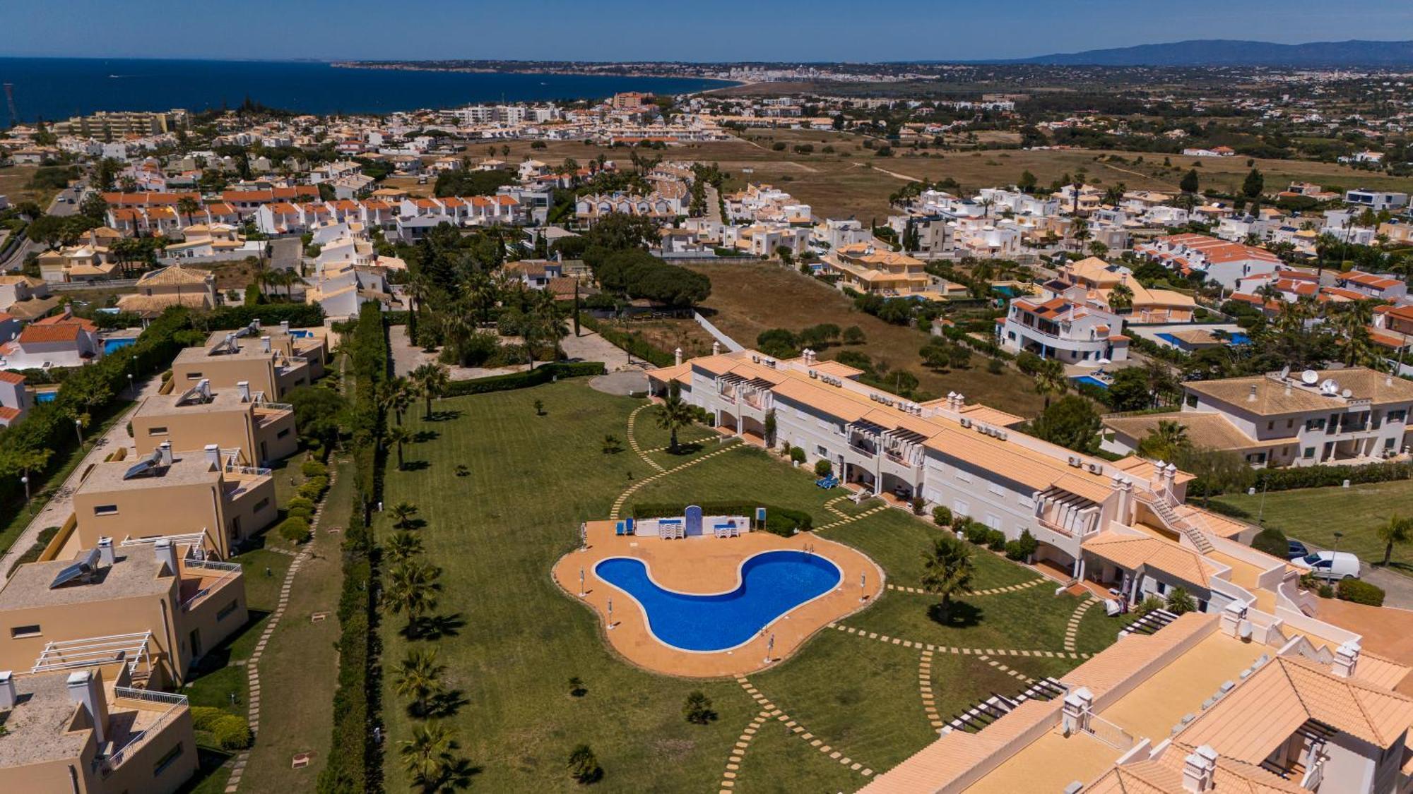 Apartamento No Condominio Baia Village Com Piscina 阿尔布费拉 外观 照片