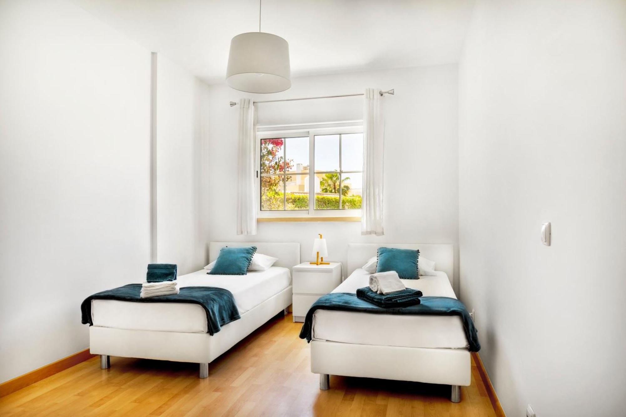 Apartamento No Condominio Baia Village Com Piscina 阿尔布费拉 外观 照片